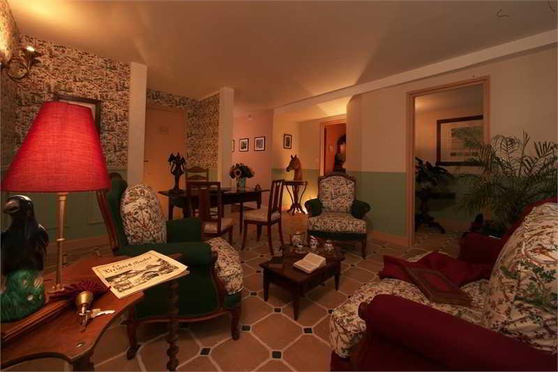 Logis Hotel Le Boudoir Belvès Exteriör bild