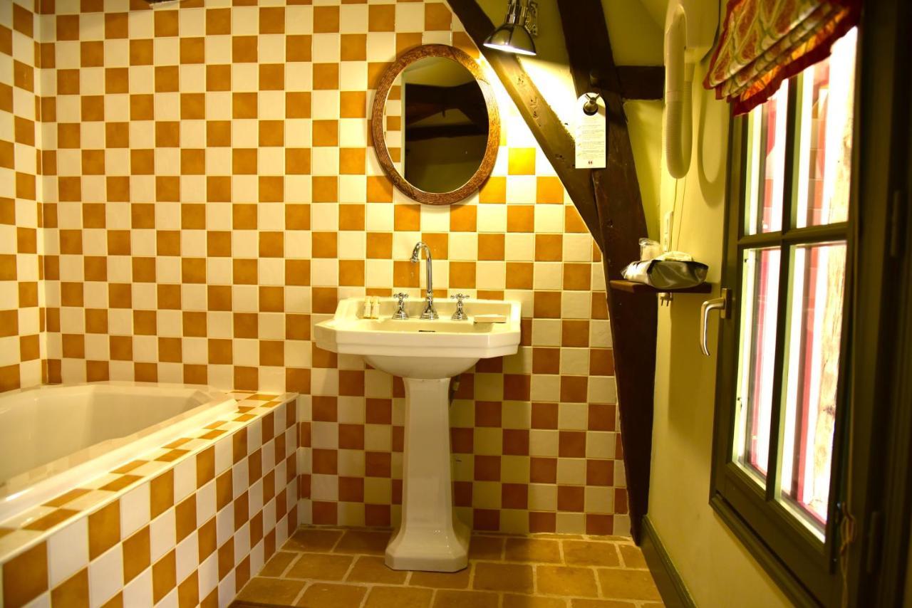 Logis Hotel Le Boudoir Belvès Exteriör bild