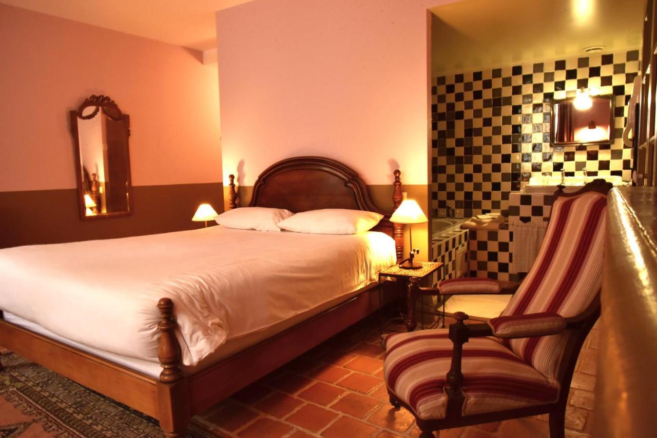 Logis Hotel Le Boudoir Belvès Exteriör bild