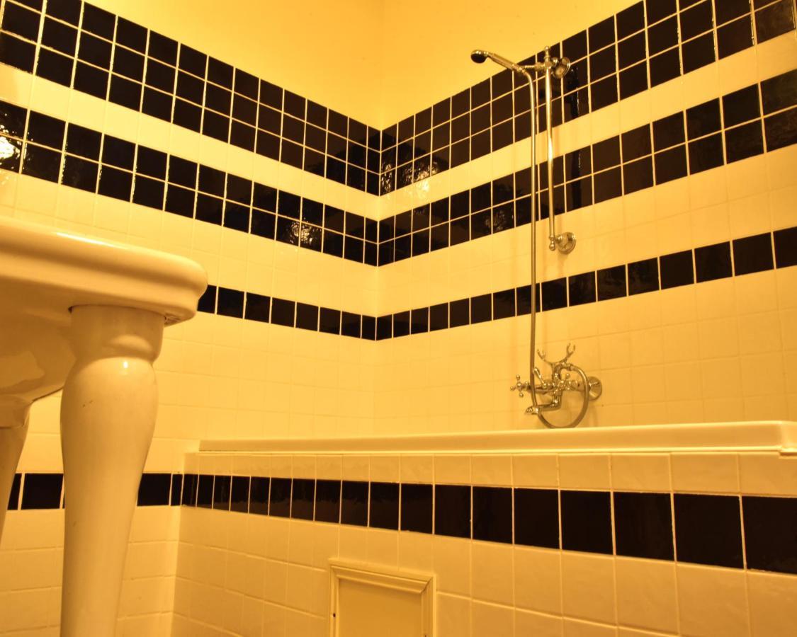 Logis Hotel Le Boudoir Belvès Exteriör bild