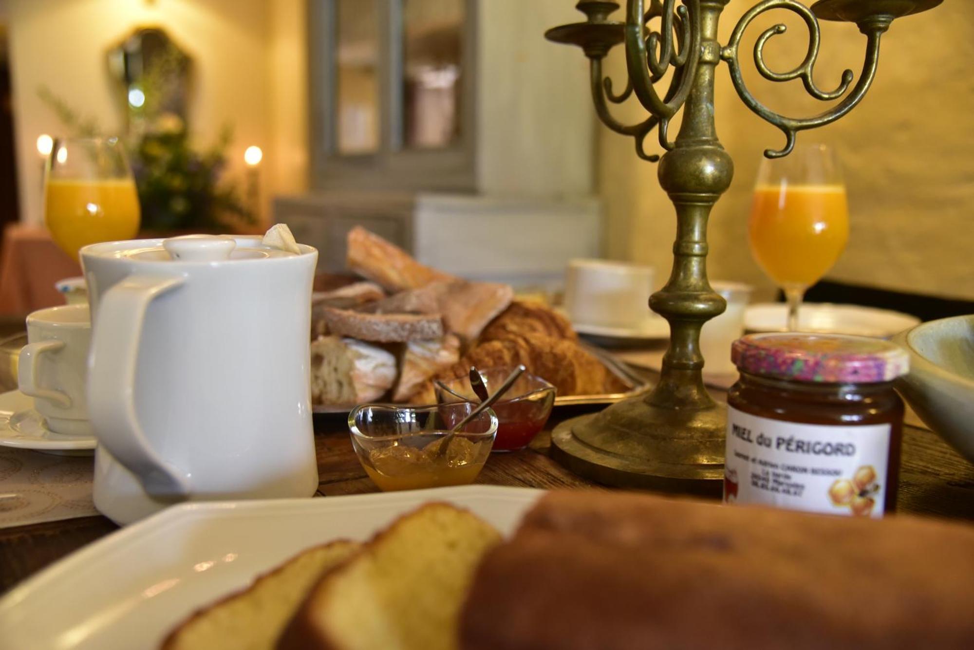 Logis Hotel Le Boudoir Belvès Exteriör bild