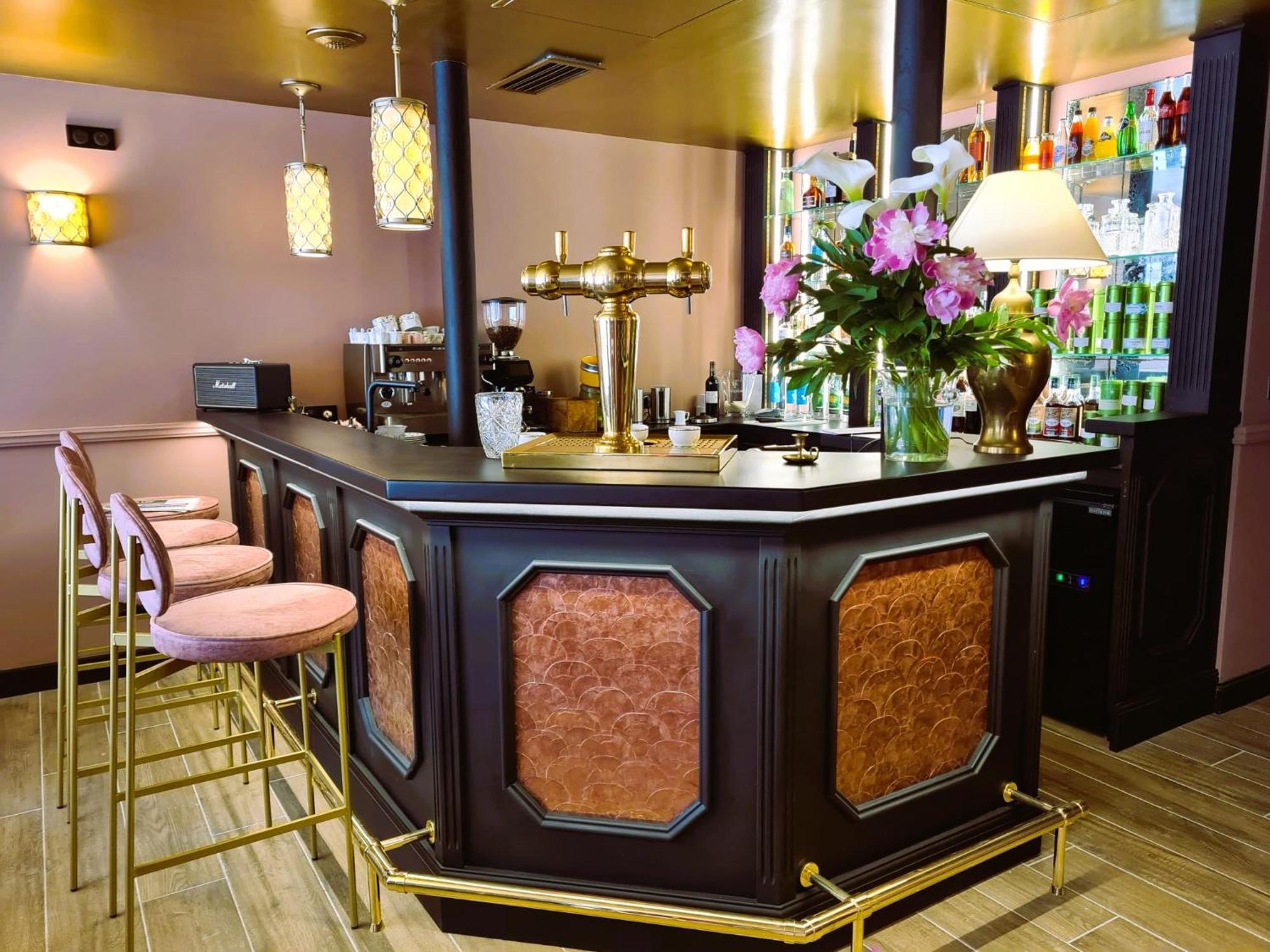 Logis Hotel Le Boudoir Belvès Exteriör bild