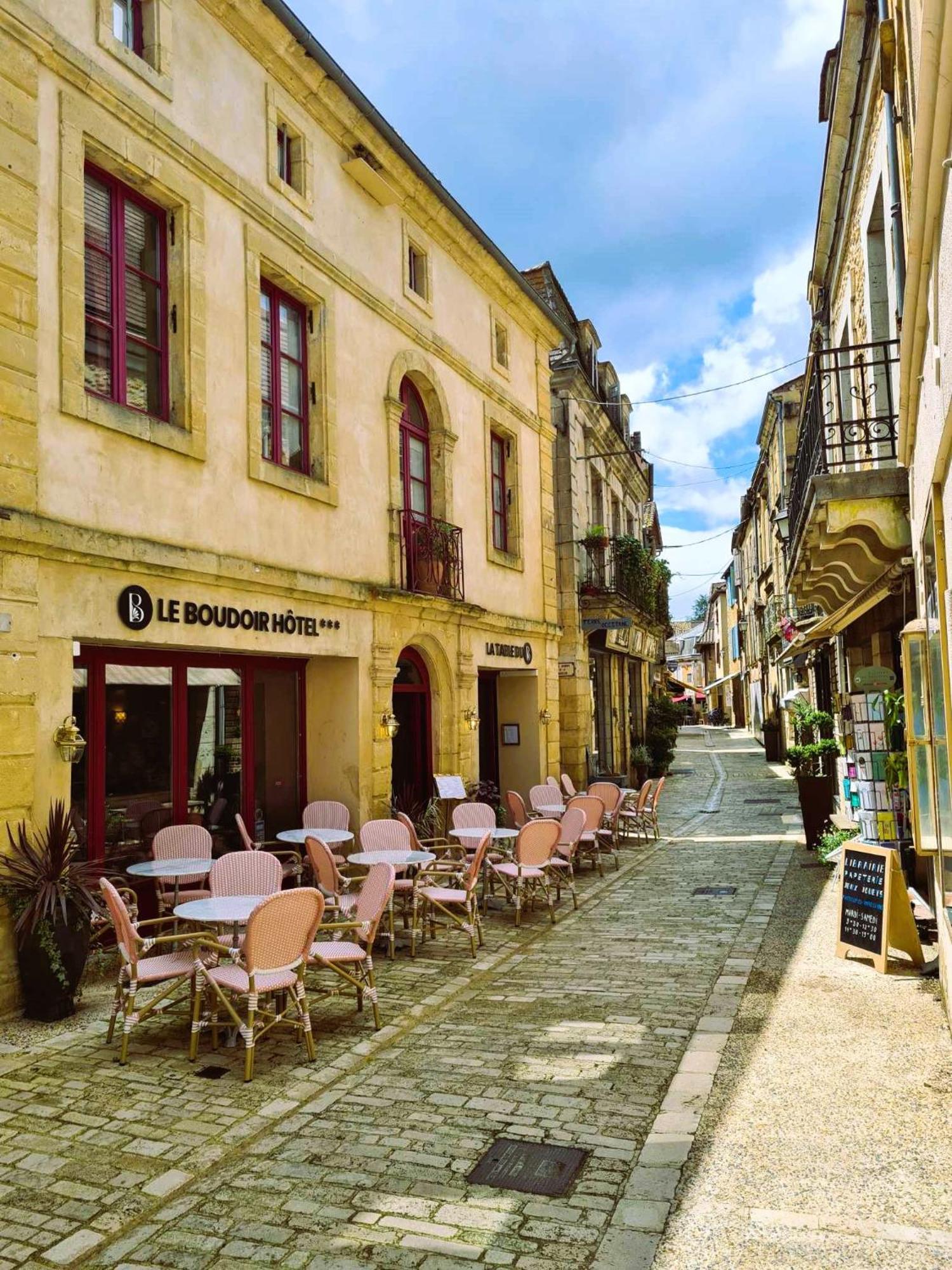 Logis Hotel Le Boudoir Belvès Exteriör bild