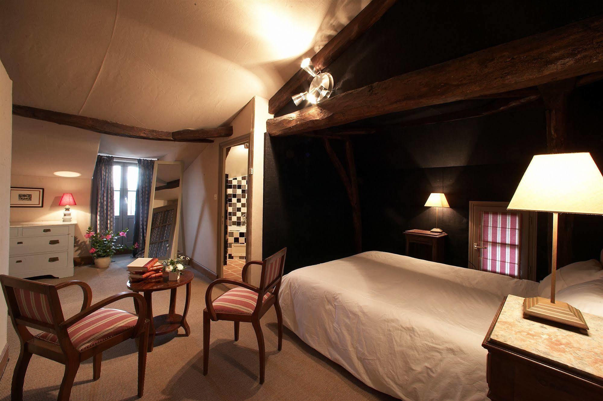 Logis Hotel Le Boudoir Belvès Exteriör bild